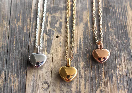 https://davisfunerals.co.nz/wp-content/uploads/2024/03/Memorial-jewellery-petite-heart-ash-pendant-.webp